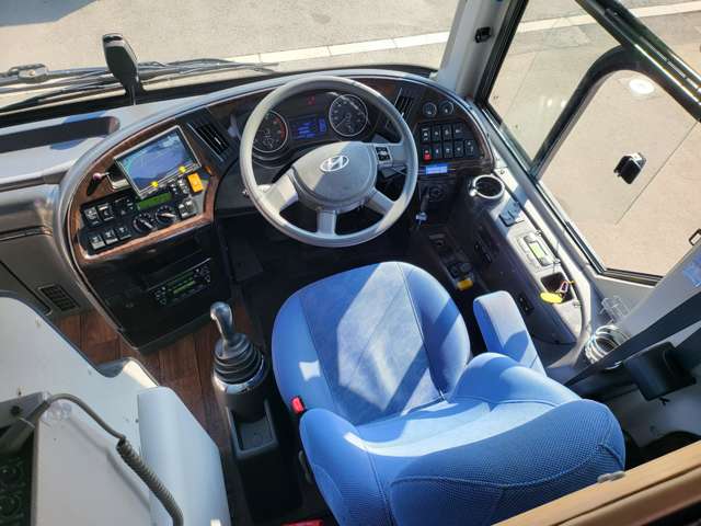 Hyundai Universe 12