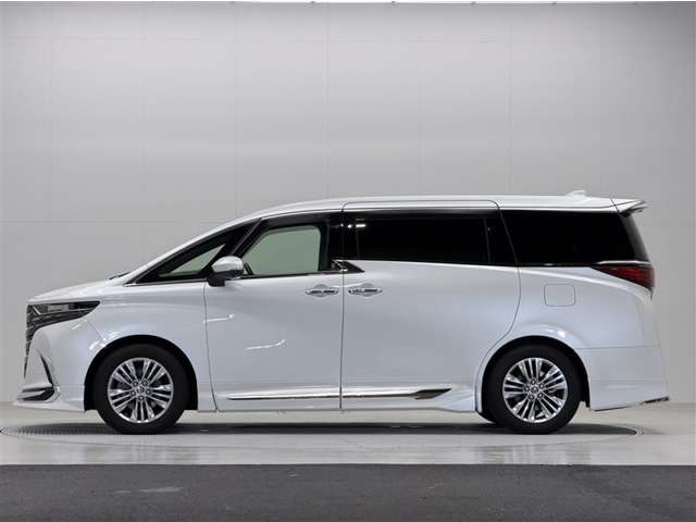 Toyota Alphard 4