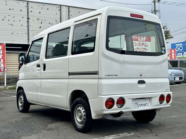 Mitsubishi Minicab Van 9