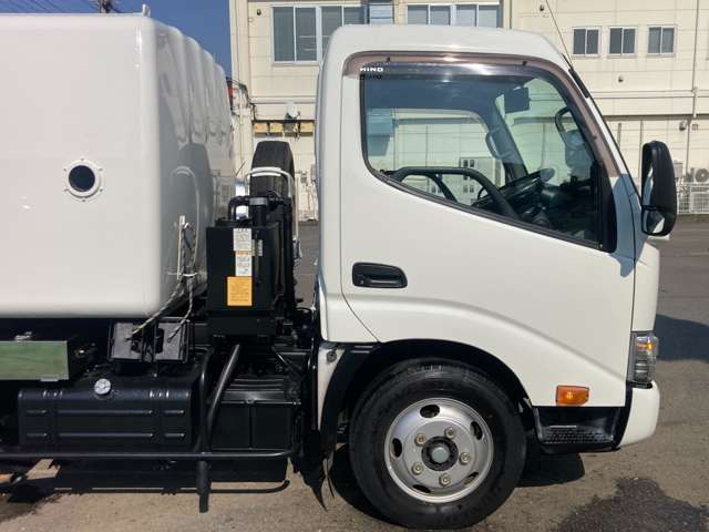Hino Dutro 8
