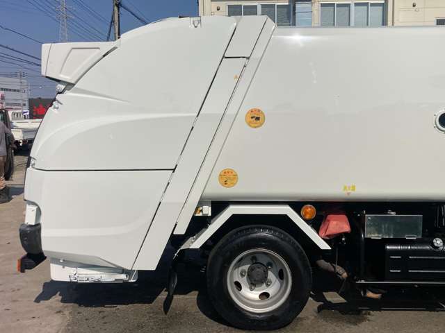 Hino Dutro 9