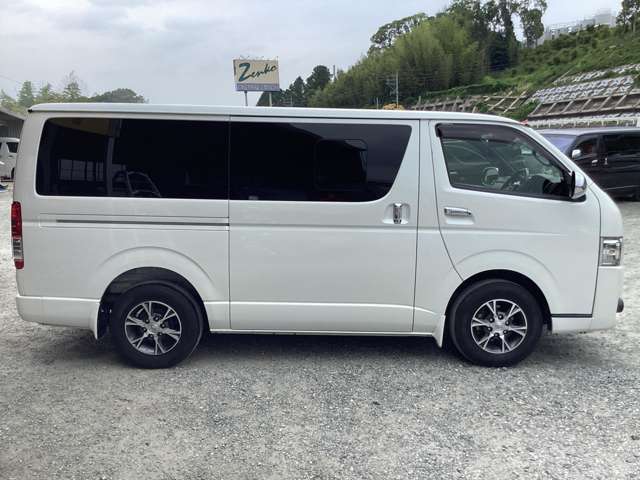 Toyota Regius Ace 6
