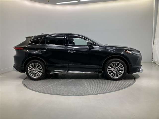 Toyota Harrier 3