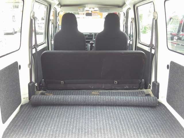 Daihatsu Hijet Cargo 11