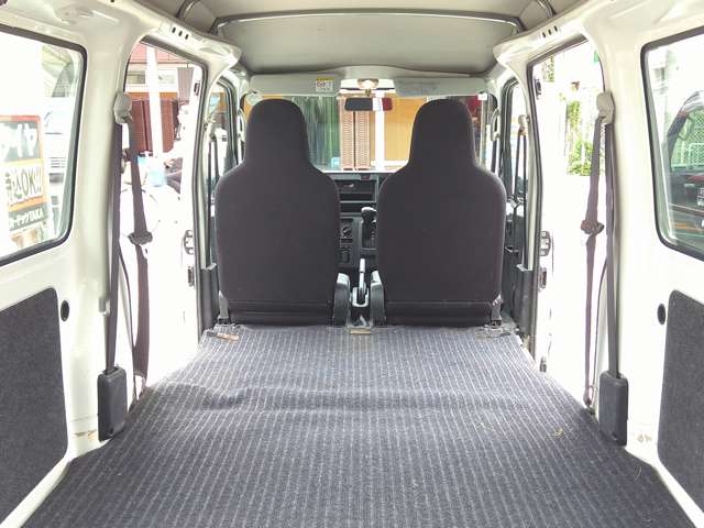 Daihatsu Hijet Cargo 12
