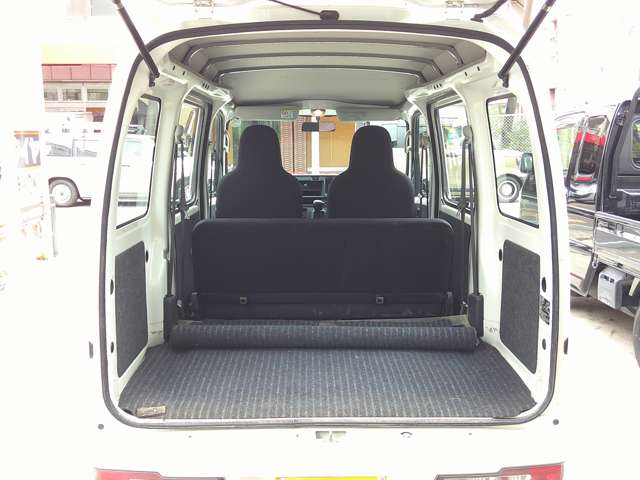 Daihatsu Hijet Cargo 10