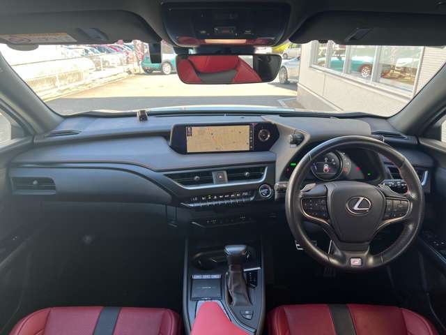 Lexus UX 6