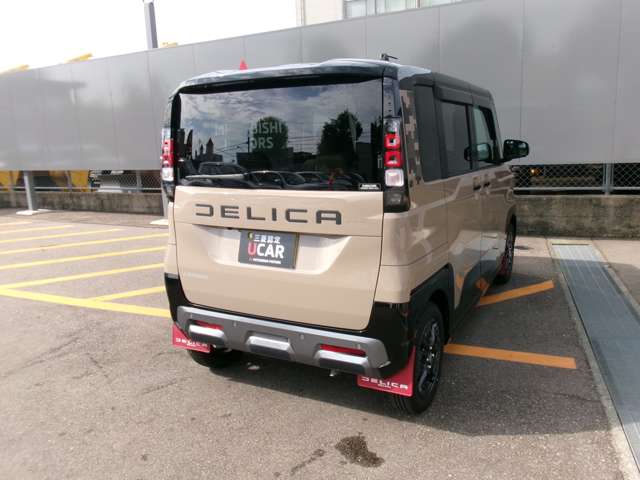 Mitsubishi Delica Mini 8
