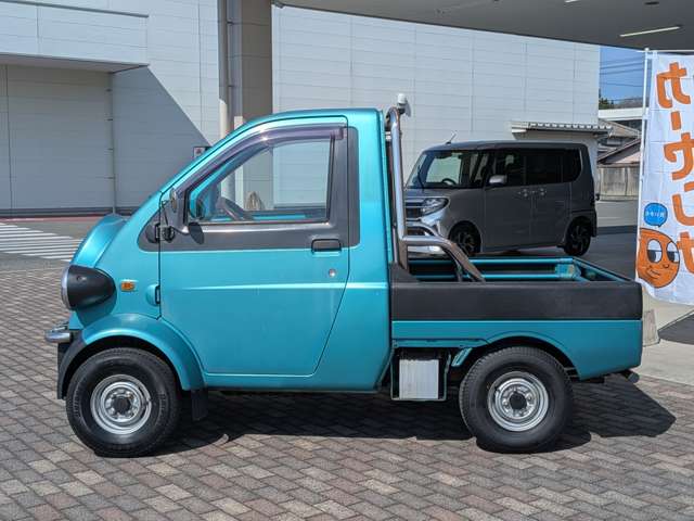 Daihatsu Midget II 12