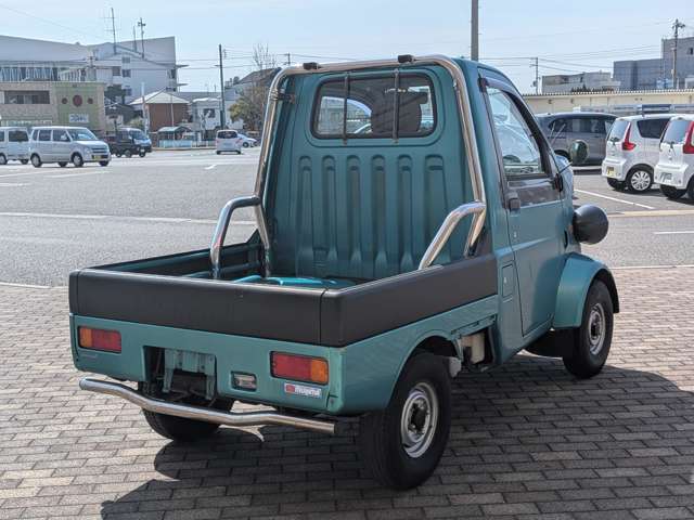 Daihatsu Midget II 6