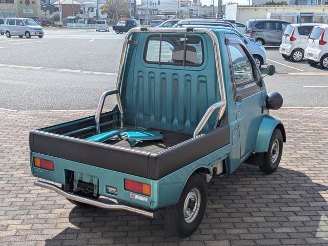 Daihatsu Midget II 7
