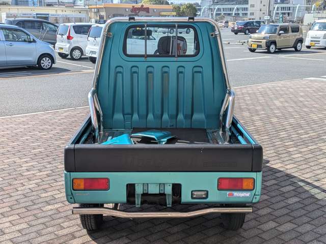 Daihatsu Midget II 8