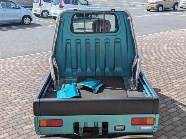Daihatsu Midget II 9