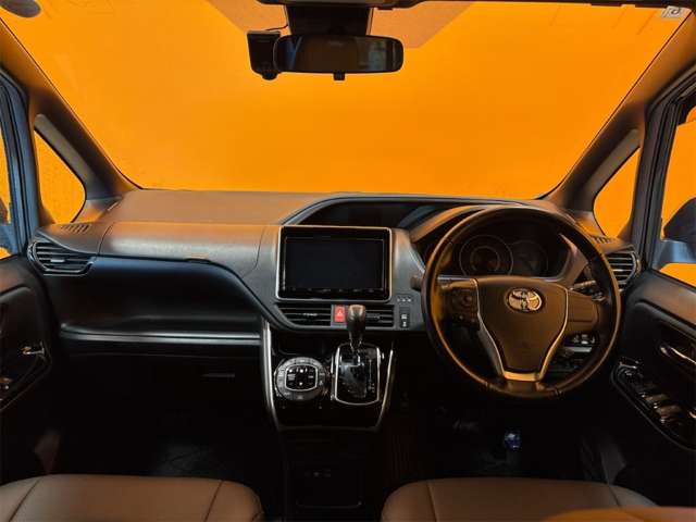 Toyota Voxy 2