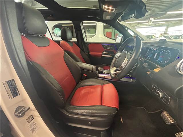 Mercedes-Benz GLB 11