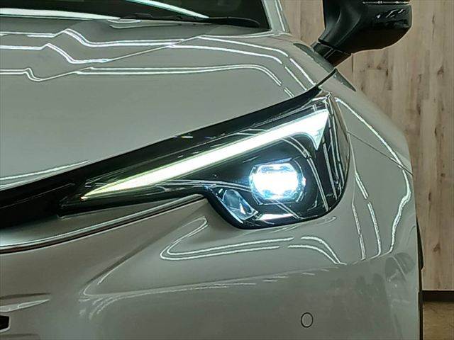 Lexus LBX 11