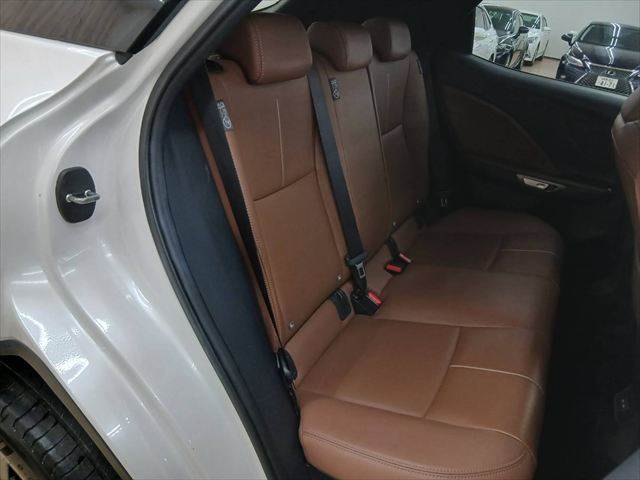 Lexus LBX 8