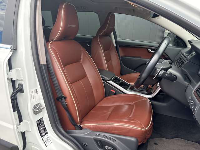 Volvo XC70 8