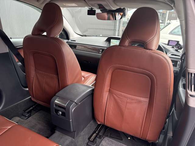 Volvo XC70 11