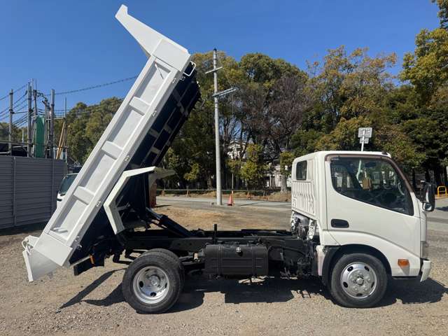 Hino Dutro 8