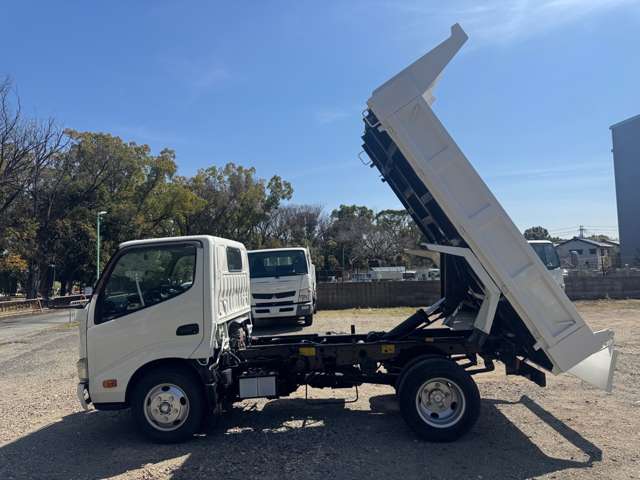 Hino Dutro 9