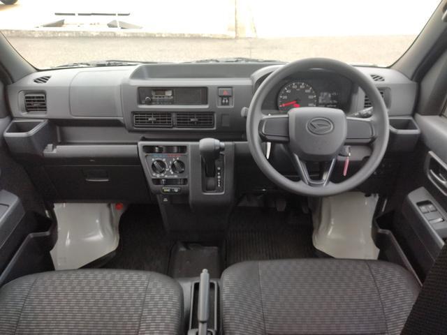 Daihatsu Hijet Cargo 6