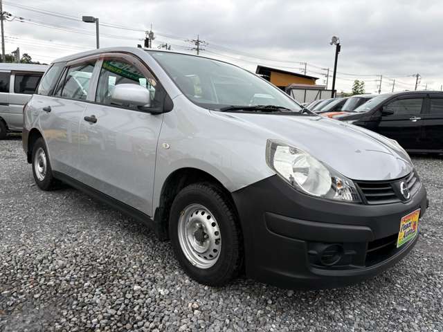 Nissan AD 5