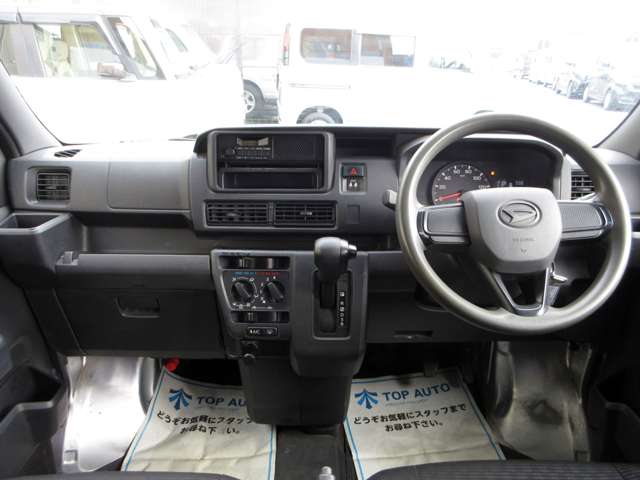 Daihatsu Hijet Cargo 3