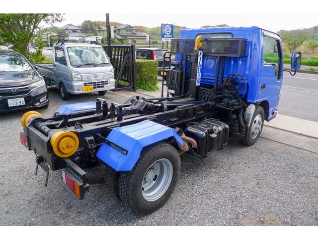 Isuzu Elf 8