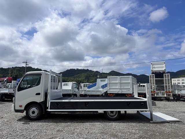Hino Dutro 11