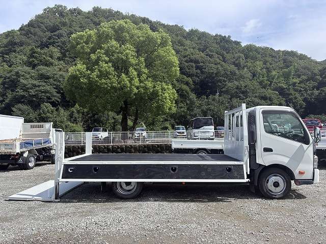 Hino Dutro 12