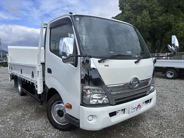 Hino Dutro 3