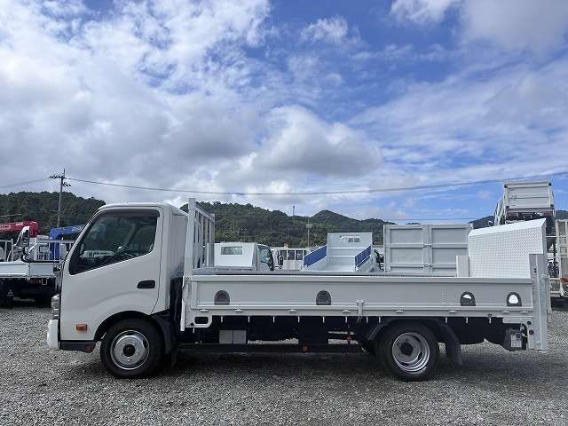 Hino Dutro 4