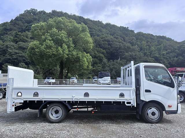 Hino Dutro 5