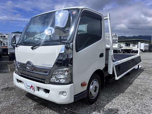 Hino Dutro 9