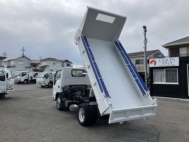 Isuzu Elf 6