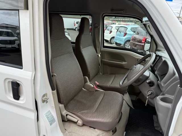 Nissan NV100 Clipper 12