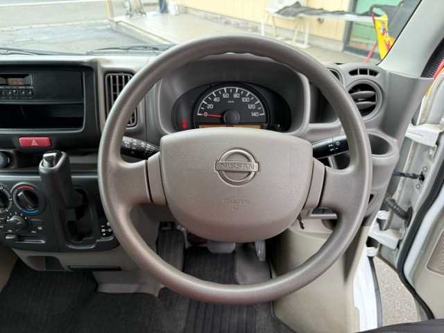 Nissan NV100 Clipper 7