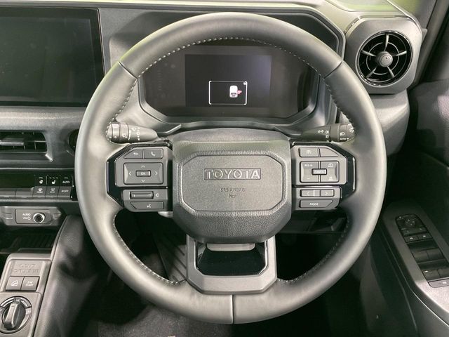 Toyota Land Cruiser FJ 12