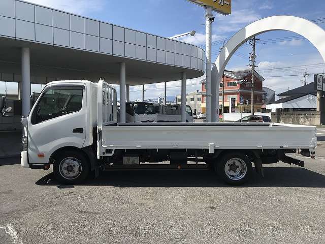 Hino Dutro 3