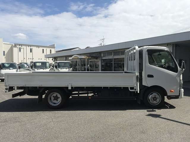 Hino Dutro 4