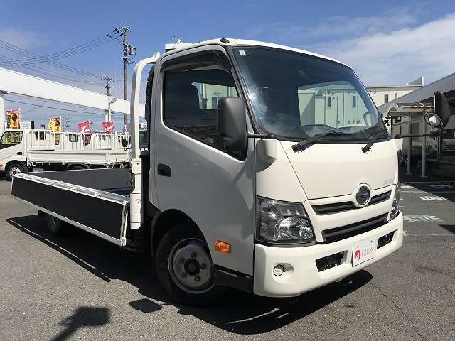 Hino Dutro 9