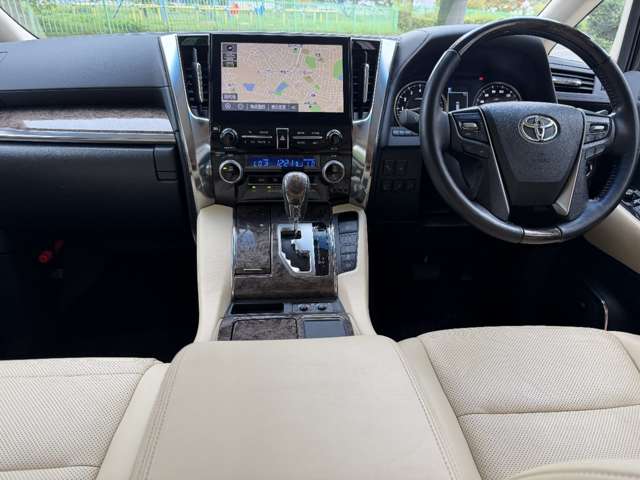 Toyota Alphard 2