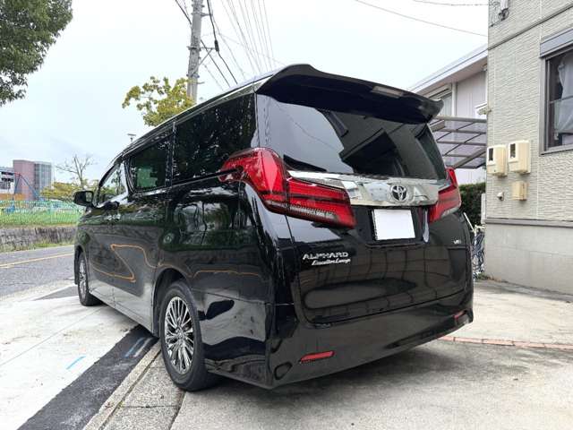 Toyota Alphard 3