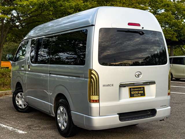 Toyota Hiace Van 2