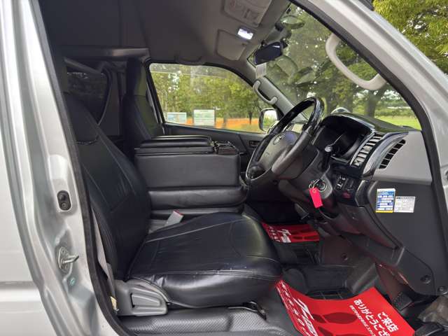 Toyota Hiace Van 5