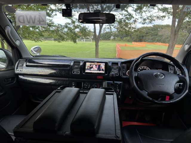 Toyota Hiace Van 6