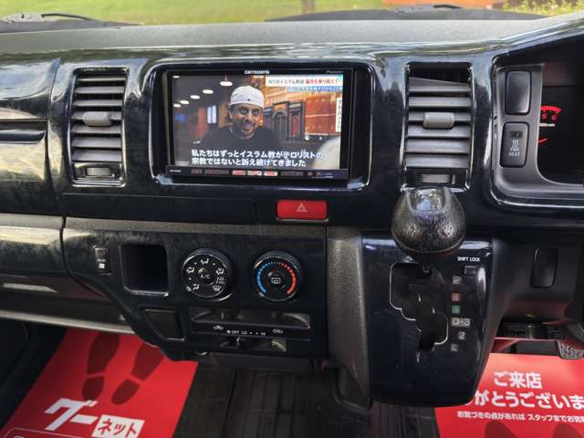 Toyota Hiace Van 7