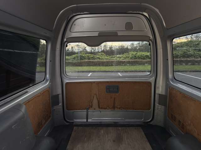 Toyota Hiace Van 9
