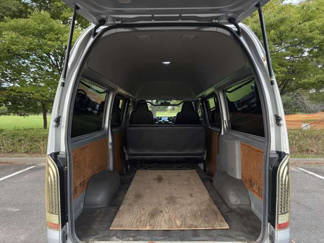 Toyota Hiace Van 10